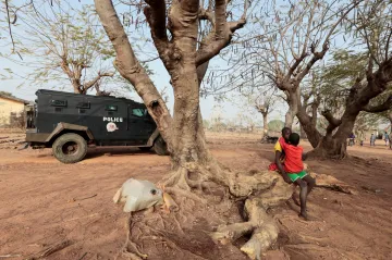 Ozbrojenci zabili v Nigeru nejméně šedesát civilistů