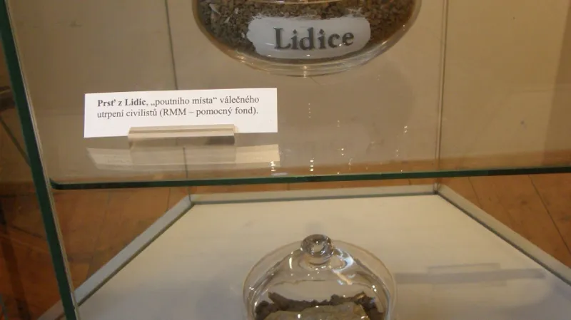 Z výstavy Někomu život, někomu smrt