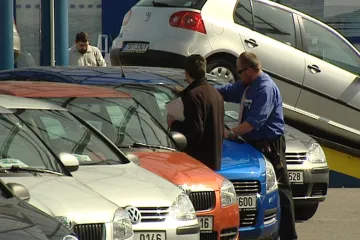 Hříchy autobazarů: Stočený tachometr je špička ledovce
