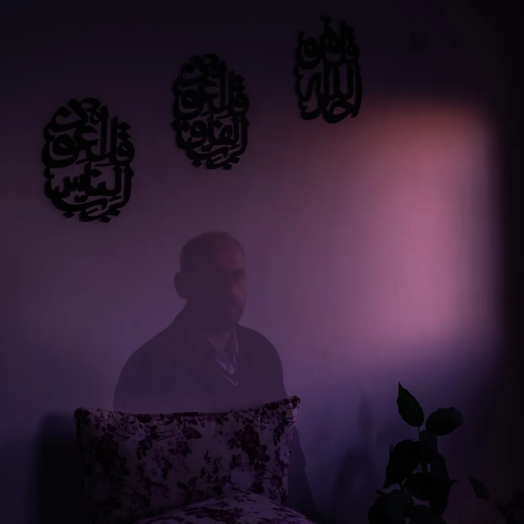 Dlouhodobě zadržovaní palestinští vězni, kteří doufali, že vychovají rodiny, pašovali z vězení sperma. To bylo ukryté různými způsoby. Například v psacích pomůckách, plastových obalech od cukrovinek nebo uvnitř čokoládových tyčinek