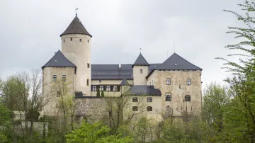 Během 13. až 14. století se na hradě vystřídala celá desítka majitelů