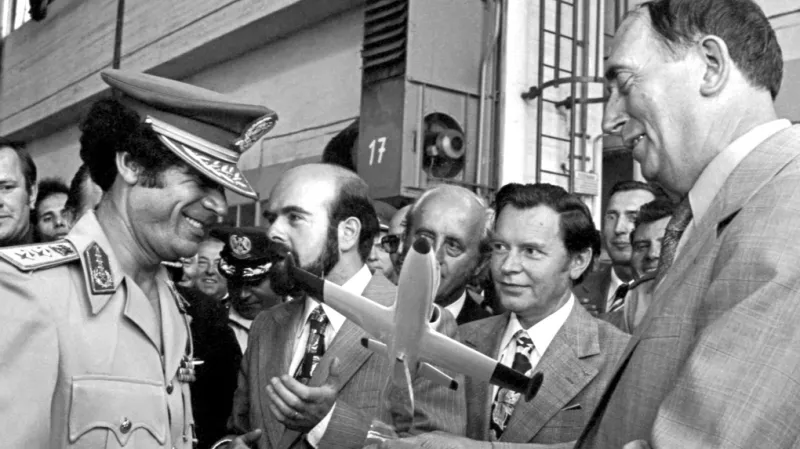 Návštěva Kaddáfího v podniku Aero Vodochody