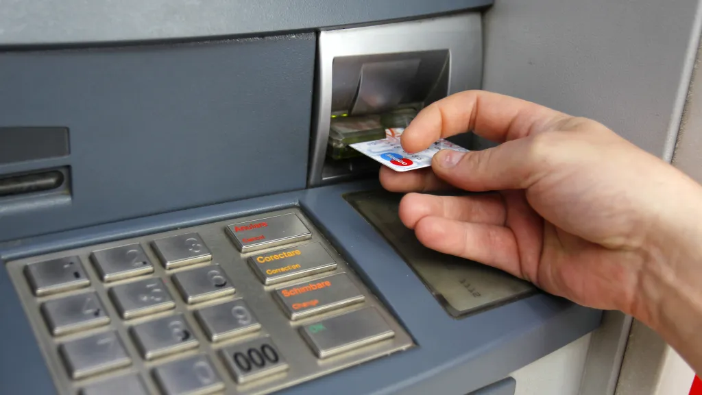 Výběr z bankomatu