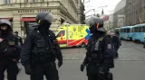 Výbuch zkomplikoval dopravu v centru Prahy