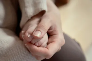 Italský soud dítěti přiznal tři rodiče. Průlom, tvrdí zastánci práv LGBT+