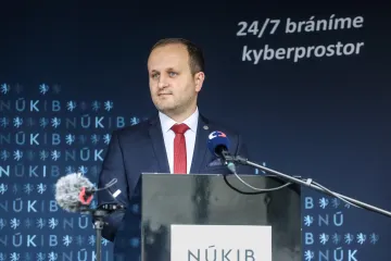 Kyberútoky mají podle šéfa NÚKIB destabilizovat demokracie, využívají je autoritativní režimy