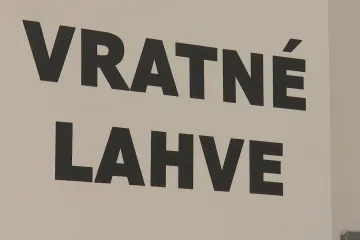 Pokus se zálohováním PET lahví zaujal přes polovinu zákazníků. Stát je ale proti jejich vykupování