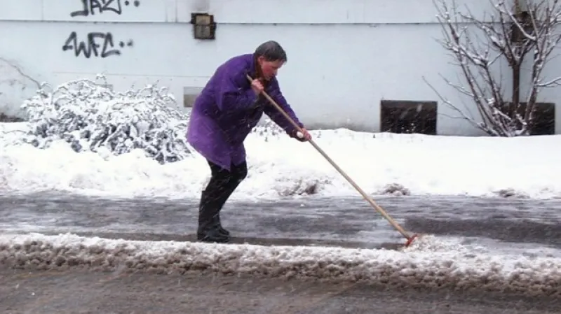 Uklízení chodníku
