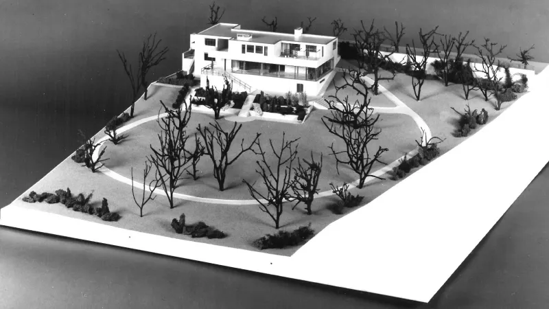 Ludwig Mies van der Rohe: Vila Tugendhat v Brně, 1930, model postaven 1999
