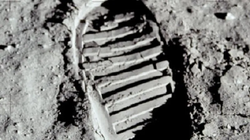 Lidská stopa na Měsíci