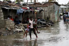 Cholera, tyfus, malárie. V Mosambiku hrozí po ničivé cykloně nemoci i další záplavy 
