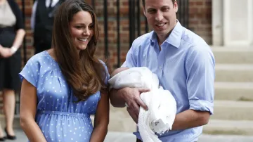 Kate a William ukázali svého syna veřejnosti