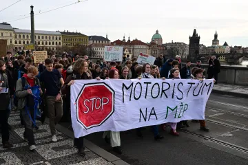 Studenti po celém Česku protestují proti Motoristům v čele resortu životního prostředí