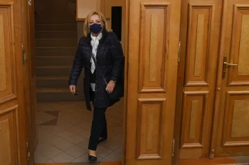 Bereta je před soudem. Začalo líčení s policisty a státní zástupkyní, podle obžaloby vynášeli informace