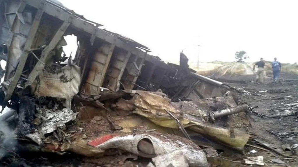 Trosky spadlého letadla nedaleko Doněcku