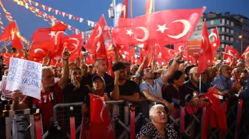 Demonstrace turecké opoziční Lidové republikánské strany (CHP)