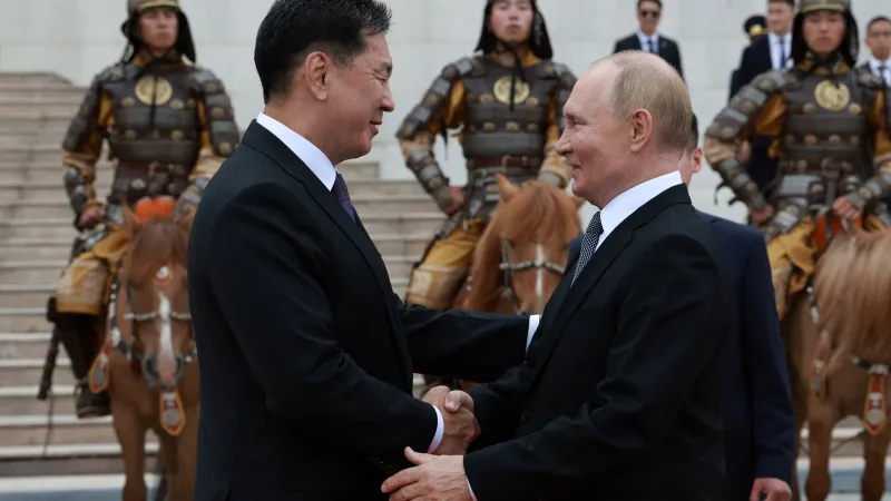 Mongolský prezident Uchnágín Chürelsüch a ruský vládce Vladimir Putin