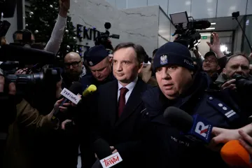 Stíhaný polský exministr dostal vízum do USA po zásahu diplomata, píše Reuters