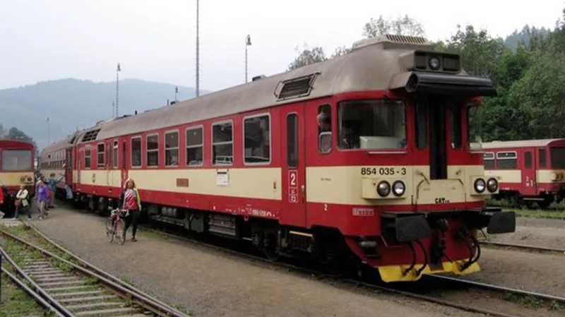 Motorový vůz ČD řady 854 v Tanvaldu