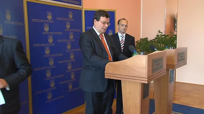 Ministr obrany Alexandr Vondra a generální sekretář Jan Vylita