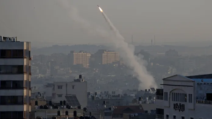 Raketa vypálená 12. listopadu z Gazy na Izrael