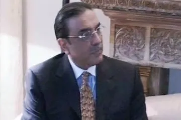 Vdovec po Bhuttové: Válku s terorismem prohráváme