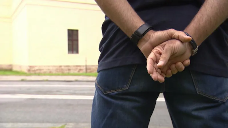 Antoni Miquel loni protestoval před budovou soudu