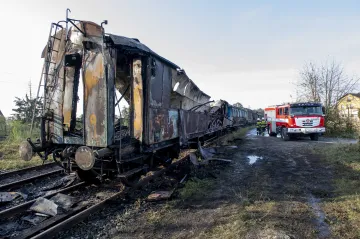 Požár v muzeu v Jaroměři zničil pět historických vagonů, škoda je 81 milionů