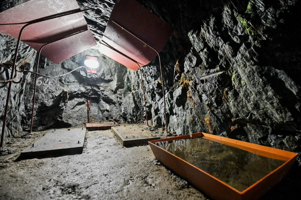 Ve štole se kdysi nacházelo vojenské zařízení