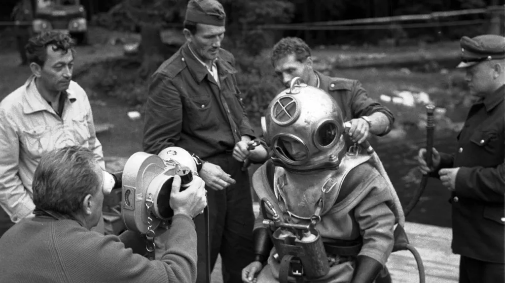 Nález v šumavských jezerech: Štáb ČST natáčí dokument