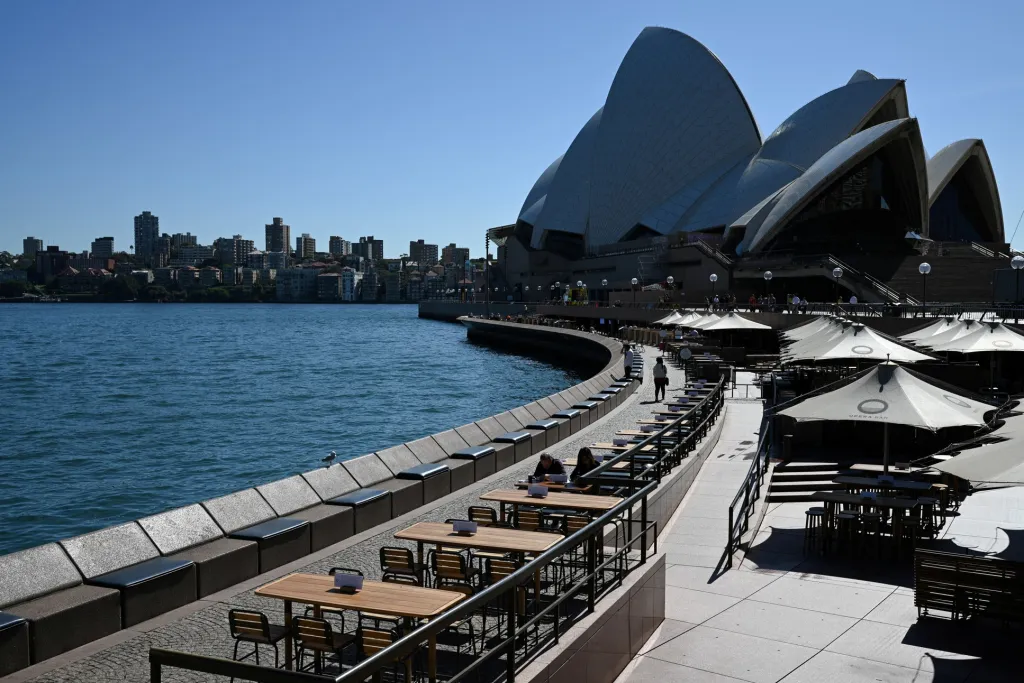 Slavná opera v Sydney zavřela své brány. Na místě se pohybuje pouze technický personál