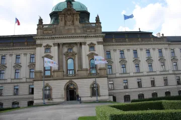 Koalice chce nahradit služební zákon. Odbory a opozice nesouhlasí