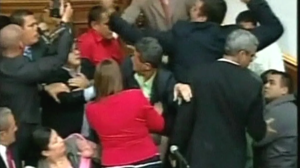 Bitka ve venezuelském parlamentu