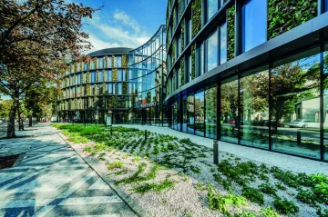 Stavbou roku 2019 může být i zámek, železniční trať či kolektor. Seznamte se s nominacemi