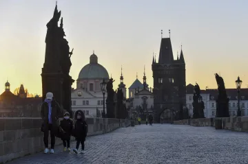 Na daních loni stát vybral 1,1 bilionu korun. Letos bude tratit i na chybějících turistech