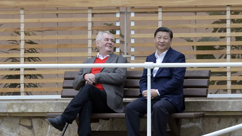 Miloš Zeman a Si Ťin-pching ve skleníku v Lánech