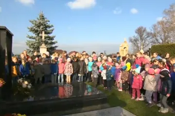 V Nákle si připomínají smrt Jana Opletala. Byl zraněn při protinacistické demonstraci
