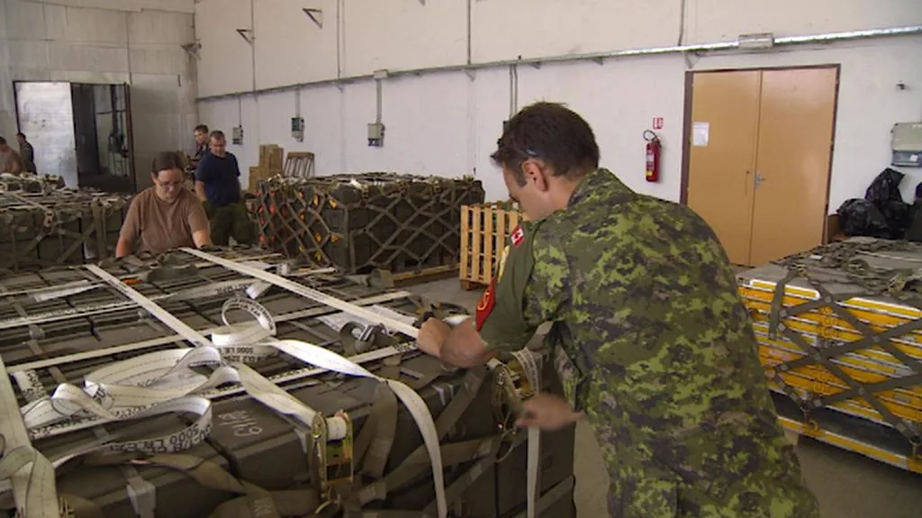 Příprava munice pro kurdské vojáky