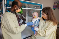 Několikaměsíční chlapec dostal naději na zdravý život díky individuální genetické léčbě