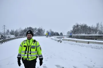 Sněžení komplikovalo dopravu na Liberecku, meteorologové výstrahu zmírnili
