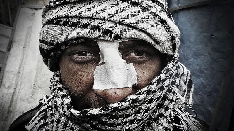 Náměstí Tahrír v Káhiře se stalo jedním ze symbolů arabského jara. Demonstranti čelili policii a vojsku Husního Múbaraka pomocí kamenů, holí, Molotovových koktejlů a dokonce i koní a velbloudů. Egypt, únor 2011