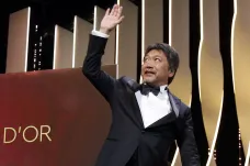 Zlatou palmu festivalu v Cannes obdržel japonský režisér Kore'eda za drama Shoplifters