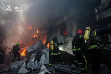 Rusové udeřili na Kyjev i další města, úřady hlásí mrtvé