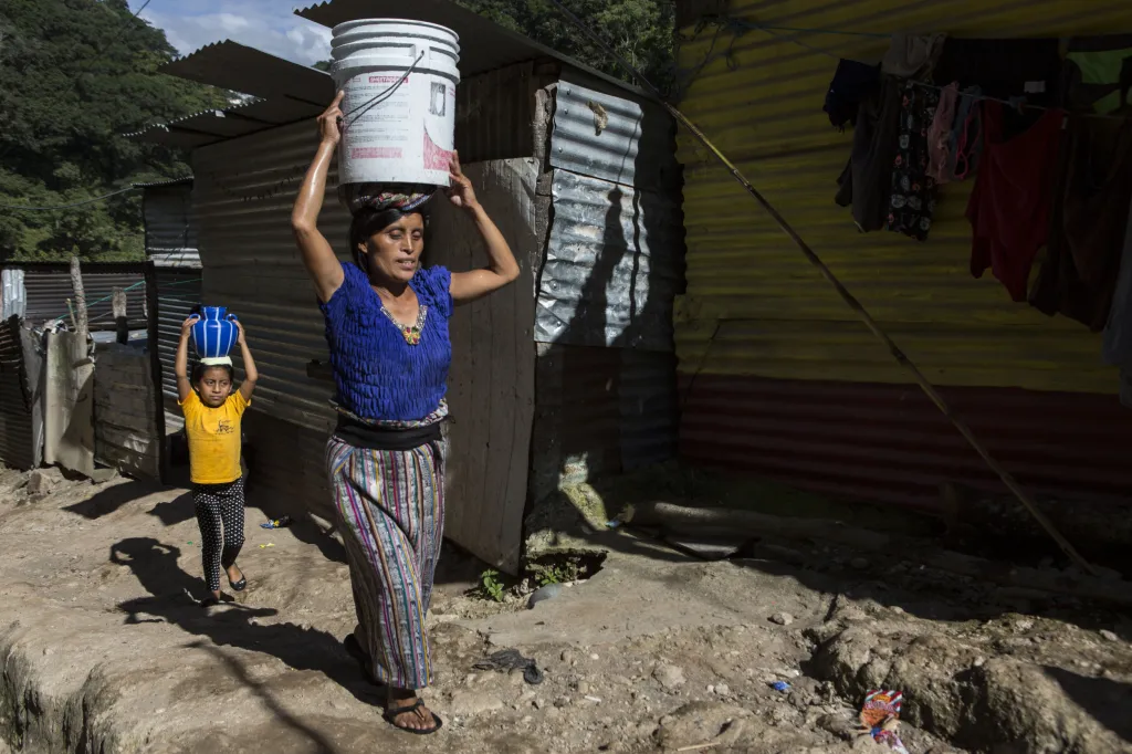 Každý rok v Guatemale umře kolem jednoho tisíce osob na choroby zapříčiněné pitím znečištěné vody