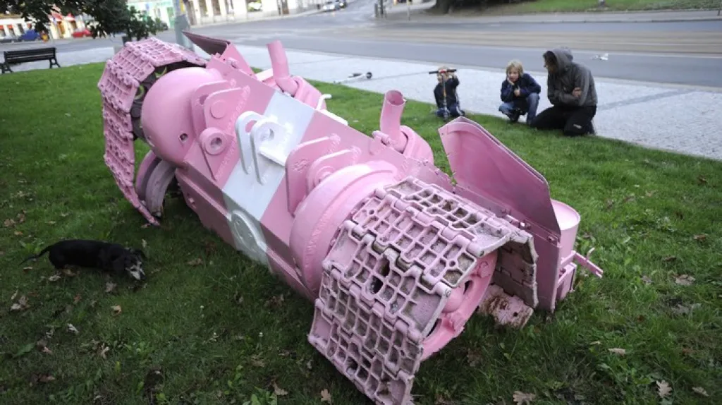 Růžový tank