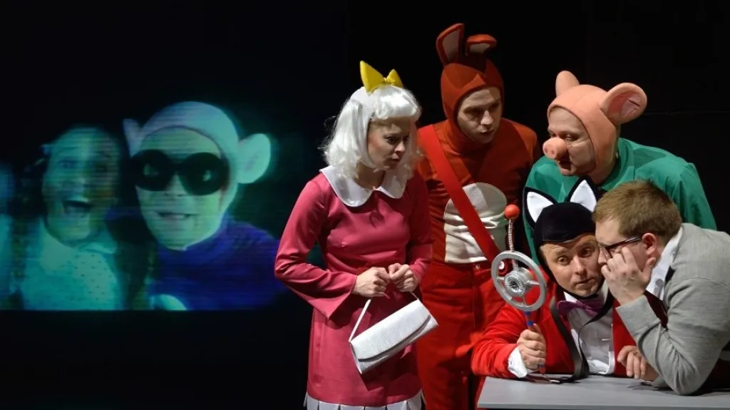 Z představení Čtyřlístek zasahuje ostravského Divadla loutek