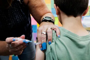 Úřad v USA spojuje smrt dětí s vakcínami proti covidu. Bez důkazů, tvrdí kritici