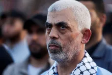Izrael údajně zvažuje vyměnit rukojmí za život šéfů Hamásu. Palestinci hlásí přes sto obětí bombardování uprchlického tábora