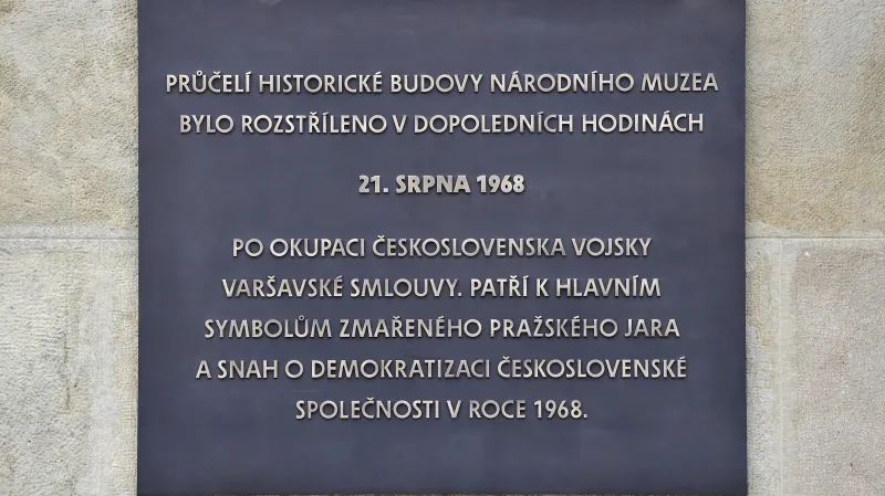 Nová pamětní deska na Národním muzeu