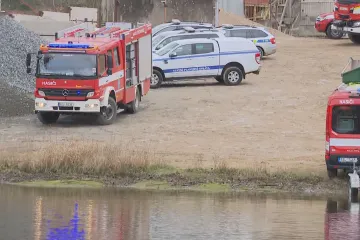 Ve Štěchovicích se převrátila loď se sedmi dělníky, jeden muž utonul